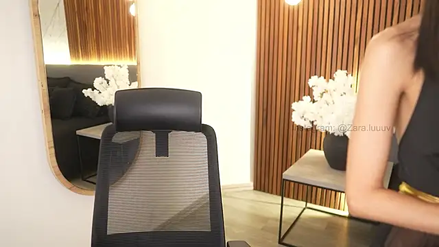 ZaraLuuv online show from 10/31/25, 05:09