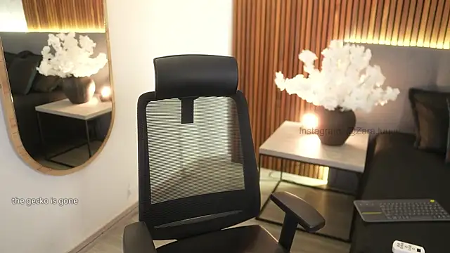 ZaraLuuv online show from 11/02/25, 07:08