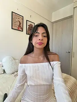 Snapshot of ZaraLuuv chatting on 06/11/26, 06:49 ZaraLuuv online show from 06/11/26, 06:49