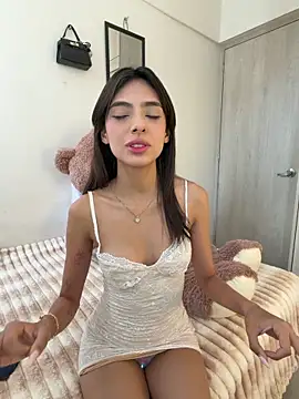 Snapshot of ZaraLuuv chatting on 03/03/26, 06:37 ZaraLuuv online show from 03/03/26, 06:37