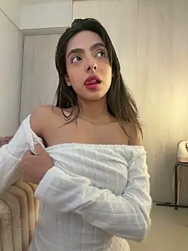 Snapshot of ZaraLuuv chatting on 03/21/26, 06:12 ZaraLuuv online show from 03/21/26, 06:12