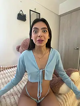 Snapshot of ZaraLuuv chatting on 03/25/26, 06:18 ZaraLuuv online show from 03/25/26, 06:18