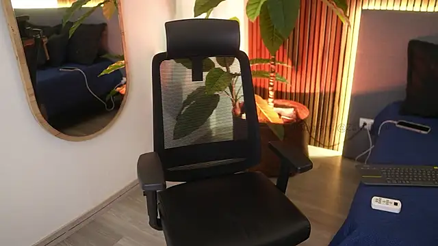 ZaraLuuv online show from 10/29/25, 03:44