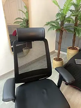 ZaraLuuv online show from 11/30/25, 04:52