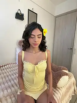 Snapshot of ZaraLuuv chatting on 04/02/26, 06:03 ZaraLuuv online show from 04/02/26, 06:03