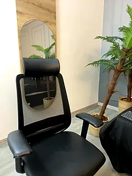 ZaraLuuv online show from 11/18/25, 05:27