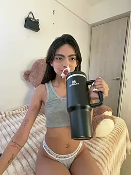 Snapshot of ZaraLuuv chatting on 04/14/26, 06:02 ZaraLuuv online show from 04/14/26, 06:02