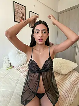 Snapshot of ZaraLuuv chatting on 06/19/26, 06:25 ZaraLuuv online show from 06/19/26, 06:25