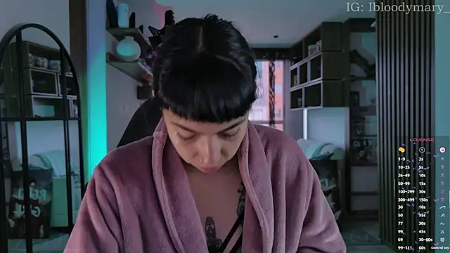Snapshot of Saraa_Desiree chatting on 06/10/26, 02:40 Saraa Desiree online show from 06/10/26, 02:40
