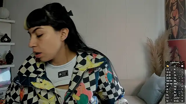 Snapshot of Saraa_Desiree chatting on 09/11/25, 12:38 Saraa Desiree online show from 09/11/25, 12:38