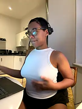 Melia Rayne online show from 11/13/25, 04:00