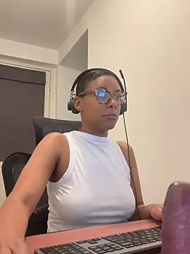 Melia Rayne online show from 05/18/26, 09:36