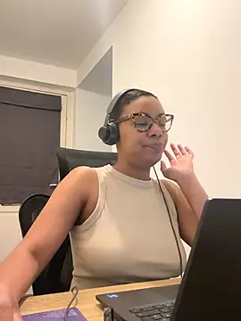 Melia Rayne online show from 11/28/25, 10:04