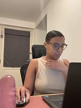 Melia Rayne online show from 12/04/25, 11:42