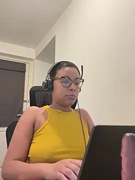 Melia Rayne online show from 12/16/25, 10:52