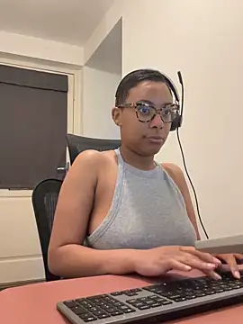 Melia Rayne online show from 04/15/26, 09:26