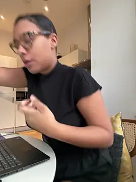 Melia Rayne online show from 11/14/25, 10:52