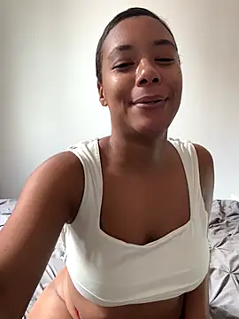 Snapshot of Melia_Rayne chatting on 10/11/25, 11:11 Melia Rayne online show from 10/11/25, 11:11