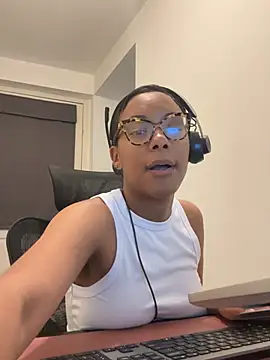 Melia Rayne online show from 05/19/26, 10:33
