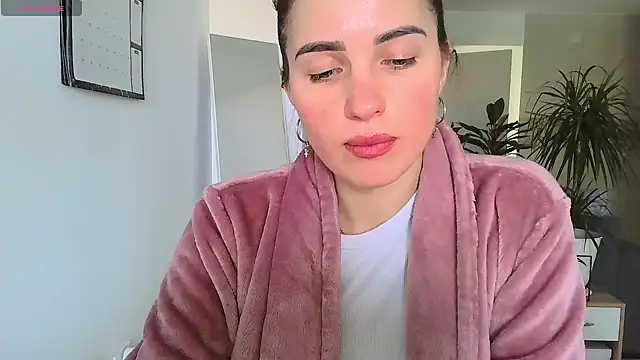 Snapshot of neferutt chatting on 02/17/26, 01:19 neferutt online show from 02/17/26, 01:19