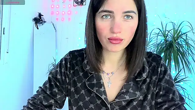 Snapshot of neferutt chatting on 11/20/25, 11:00 neferutt online show from 11/20/25, 11:00