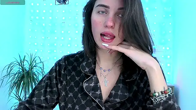 Snapshot of neferutt chatting on 11/28/25, 02:39 neferutt online show from 11/28/25, 02:39