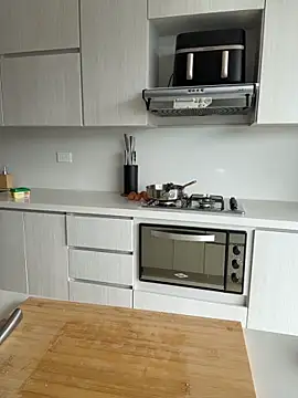 ValentinaMilann online show from 05/17/26, 04:07
