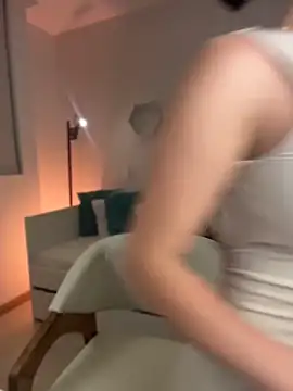 ValentinaMilann online show from 04/15/26, 12:05