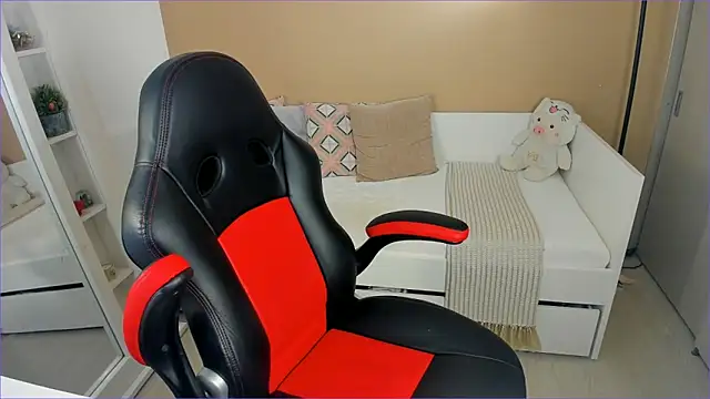 ValentinaMilann online show from 11/02/25, 09:09