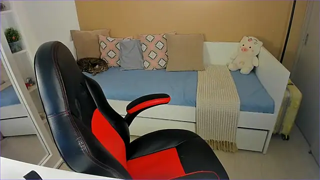 ValentinaMilann online show from 11/18/25, 07:28