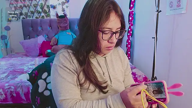 Snapshot of Anny__cute chatting on 10/11/25, 12:17 Anny cute online show from 10/11/25, 12:17