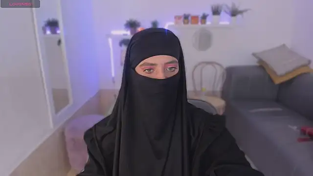 Snapshot of salma_arabicc chatting on 10/10/25, 04:13 salma arabicc online show from 10/10/25, 04:13