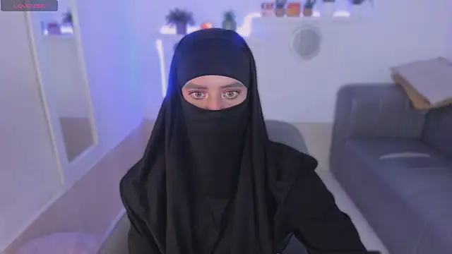 Snapshot of salma_arabicc chatting on 10/09/25, 04:02 salma arabicc online show from 10/09/25, 04:02