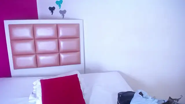 tiny sarah1 online show from 10/29/25, 03:44