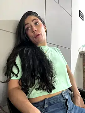 isabella winkler online show from 12/22/25, 03:56