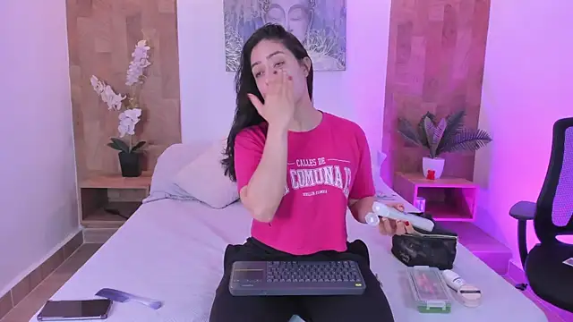 isabella winkler online show from 06/18/26, 11:04