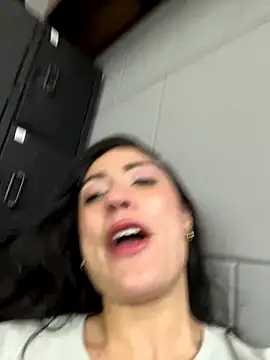 isabella winkler online show from 12/20/25, 04:10