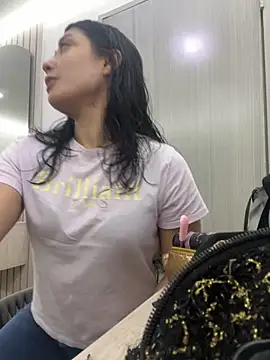 isabella winkler online show from 10/09/25, 11:55