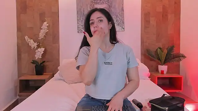 isabella winkler online show from 07/06/26, 10:44