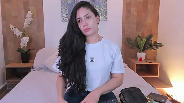 isabella winkler online show from 06/15/26, 12:05