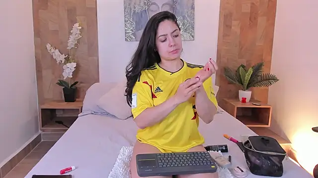 isabella winkler online show from 06/17/26, 10:47