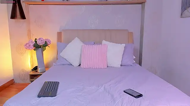 isabella winkler online show from 09/27/25, 04:13