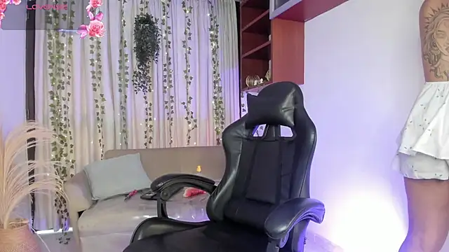 SarahLynn7 online show from 11/30/25, 08:31