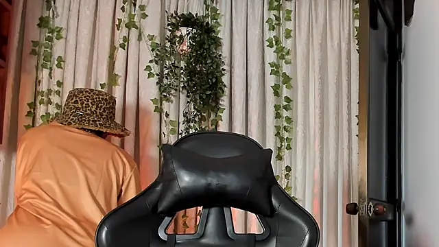 SarahLynn7 online show from 02/15/26, 10:52