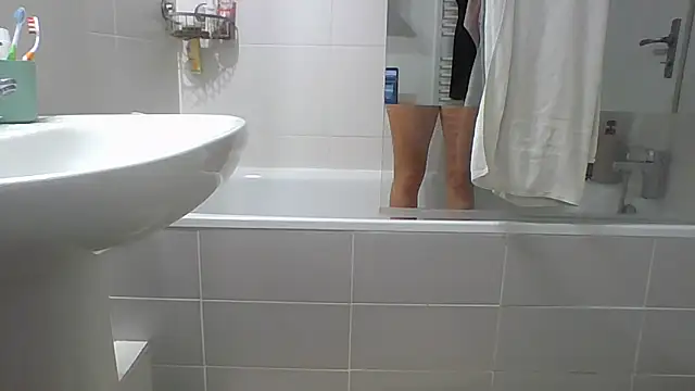 Snapshot of Valentinette chatting on 10/28/25, 10:25 Valentinette online show from 10/28/25, 10:25