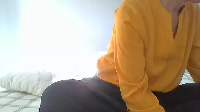 Snapshot of Valentinette chatting on 11/09/25, 01:26 Valentinette online show from 11/09/25, 01:26