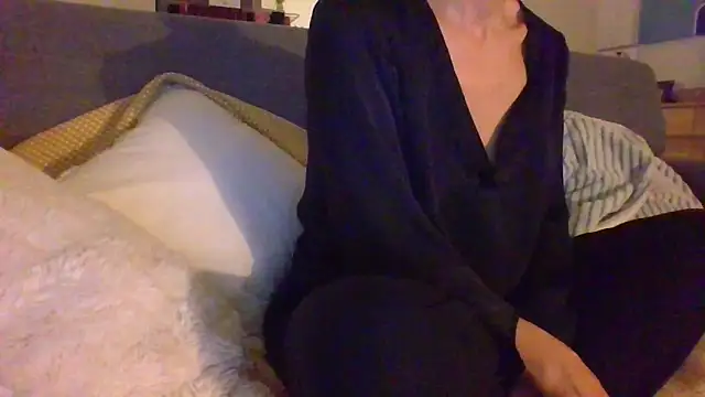 Snapshot of Valentinette chatting on 11/26/25, 08:42 Valentinette online show from 11/26/25, 08:42