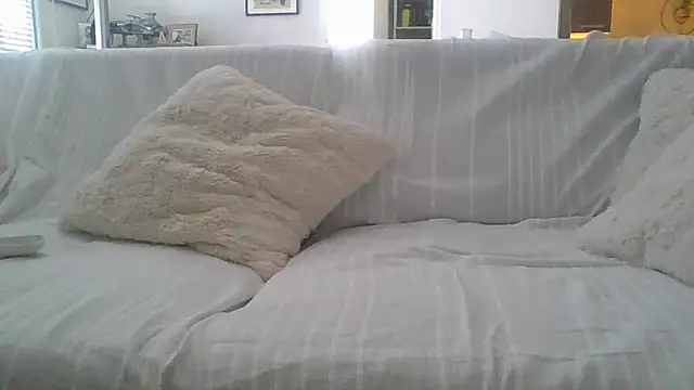 Snapshot of Valentinette chatting on 10/12/25, 12:17 Valentinette online show from 10/12/25, 12:17