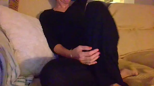 Snapshot of Valentinette chatting on 11/21/25, 09:14 Valentinette online show from 11/21/25, 09:14