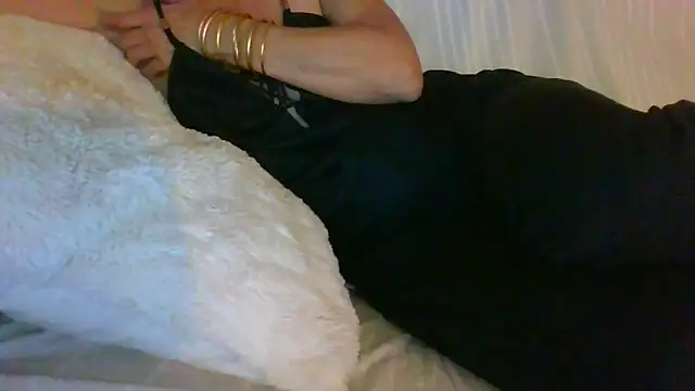 Snapshot of Valentinette chatting on 10/25/25, 07:36 Valentinette online show from 10/25/25, 07:36